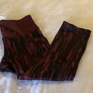 Lululemon cropped leggings in size 10.